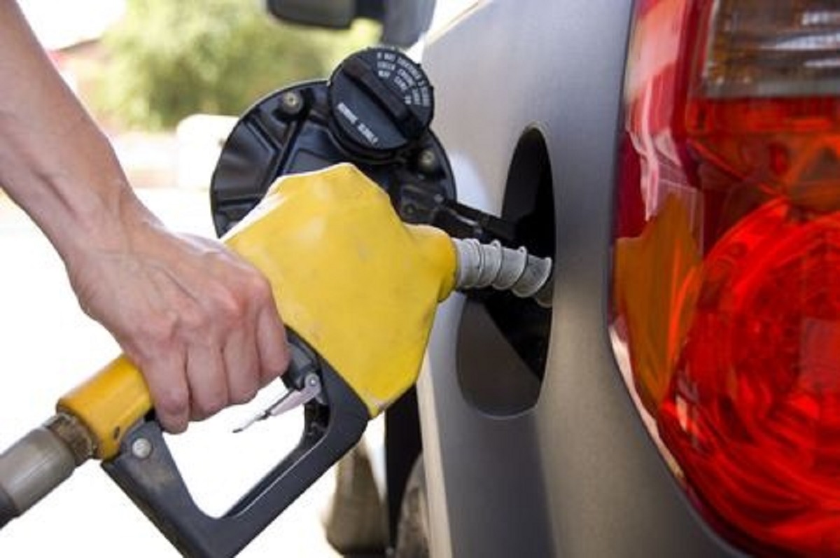 saving gas tips, driving tips, fuel efficient driving